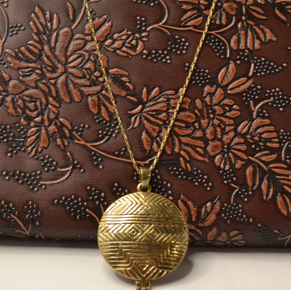 Aztec style locket - Picture 2 of 2